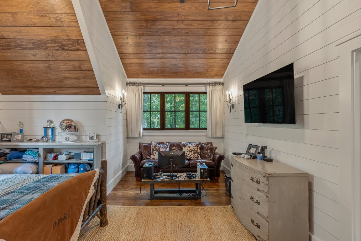 Glenville, North Carolina 28736, United States, 5 Bedrooms Bedrooms, ,6 BathroomsBathrooms,Residential,Active,201348