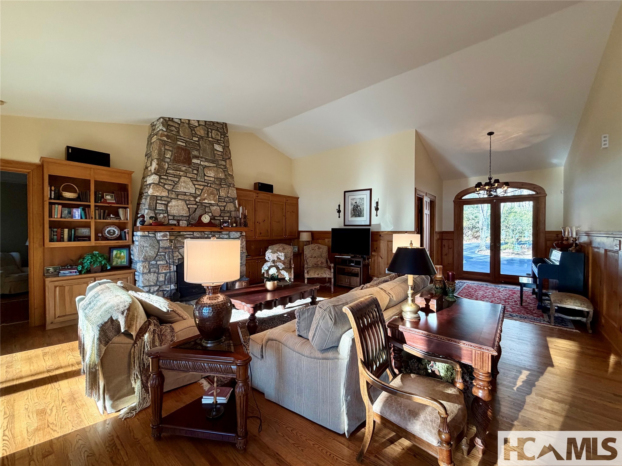 545 South East Shore Drive