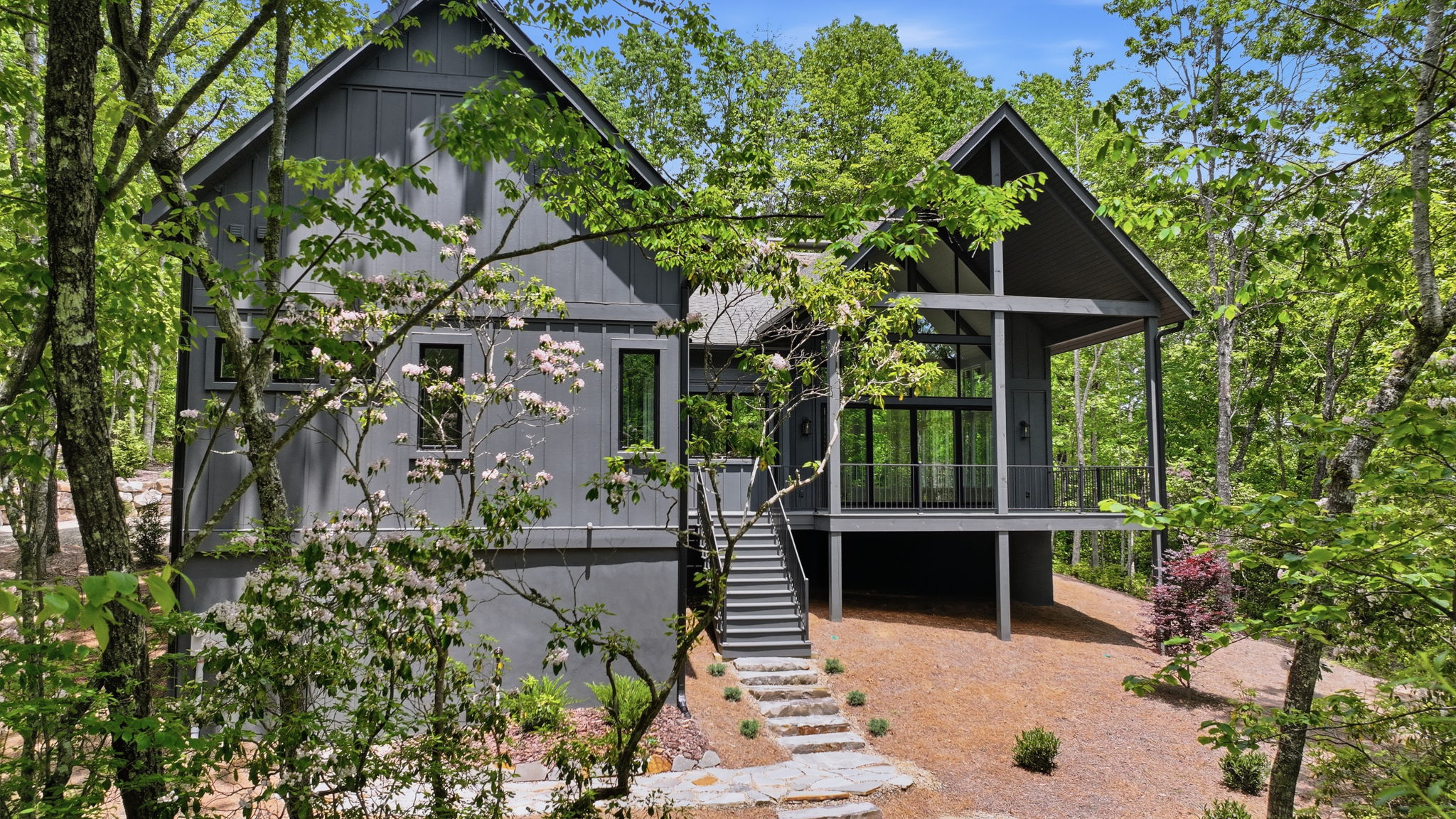 Glenville, North Carolina, 28736, United States, 3 Bedrooms Bedrooms, ,4 BathroomsBathrooms,Residential,Active,2031760