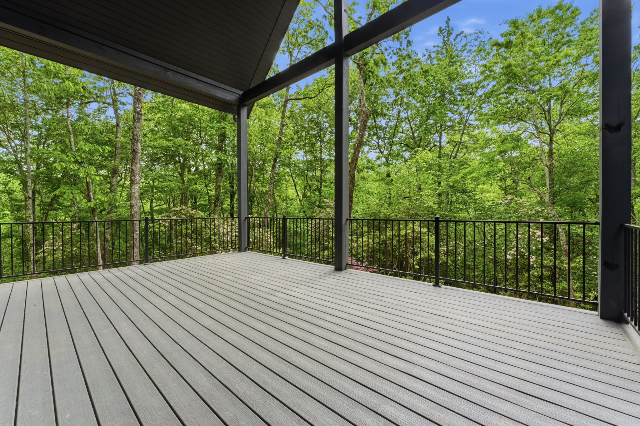 Glenville, North Carolina, 28736, United States, 3 Bedrooms Bedrooms, ,4 BathroomsBathrooms,Residential,Active,2031760
