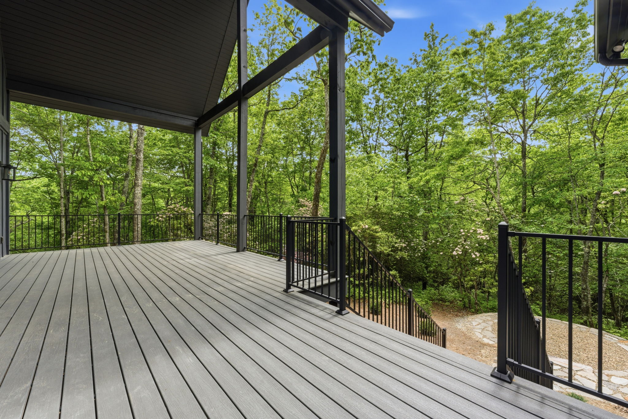 Glenville, North Carolina, 28736, United States, 3 Bedrooms Bedrooms, ,4 BathroomsBathrooms,Residential,Active,2031760