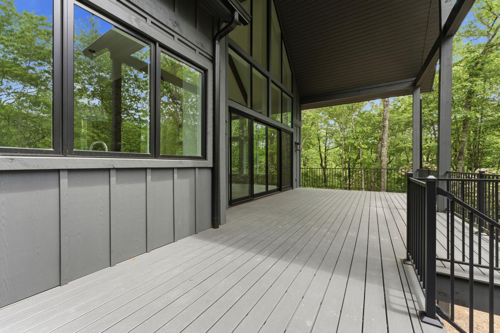 Glenville, North Carolina, 28736, United States, 3 Bedrooms Bedrooms, ,4 BathroomsBathrooms,Residential,Active,2031760