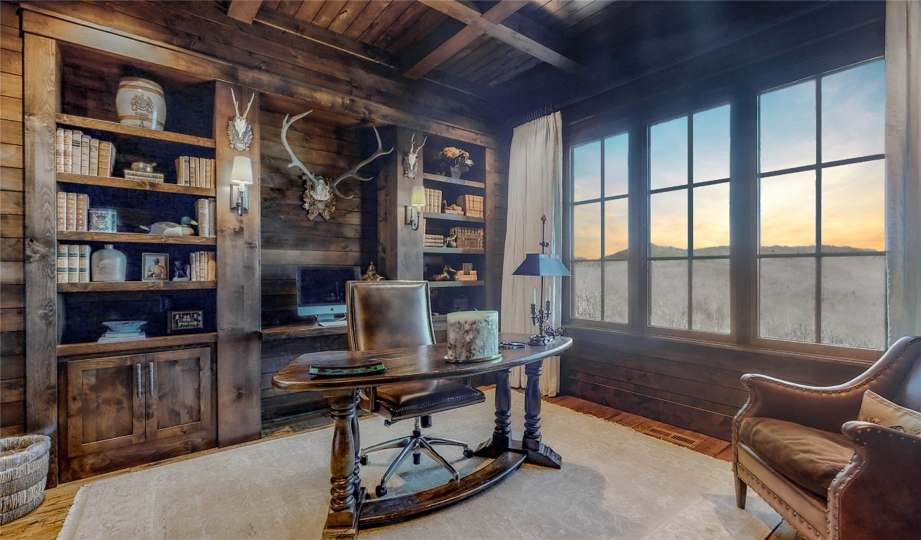 Glenville, North Carolina 28736, United States, 5 Bedrooms Bedrooms, ,6 BathroomsBathrooms,Residential,Active,151701