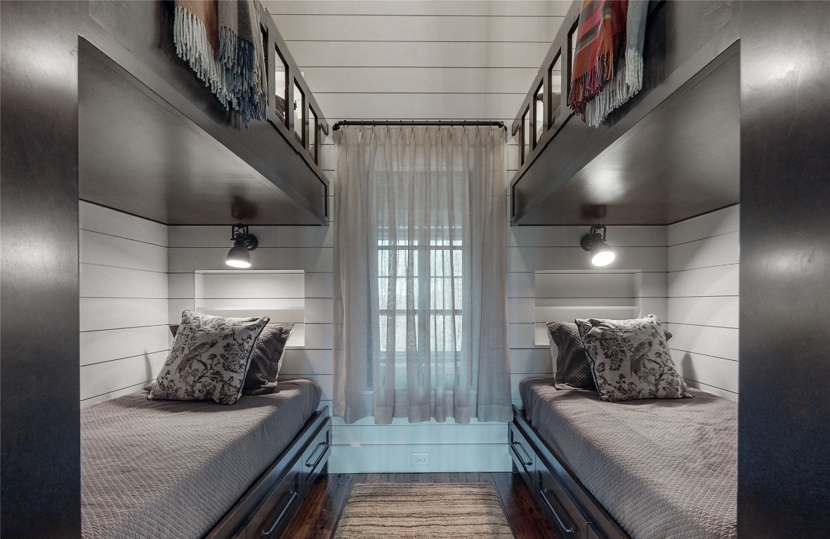 Glenville, North Carolina 28736, United States, 5 Bedrooms Bedrooms, ,6 BathroomsBathrooms,Residential,Active,151701