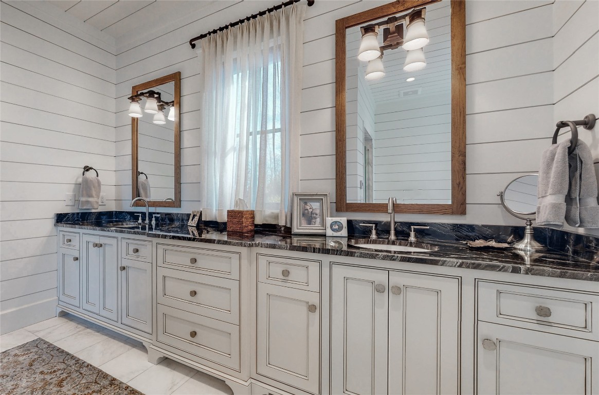 Glenville, North Carolina 28736, United States, 5 Bedrooms Bedrooms, ,6 BathroomsBathrooms,Residential,Active,151701