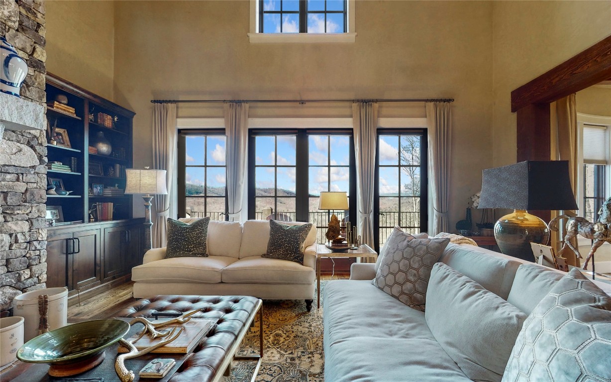 Glenville, North Carolina 28736, United States, 5 Bedrooms Bedrooms, ,6 BathroomsBathrooms,Residential,Active,151701