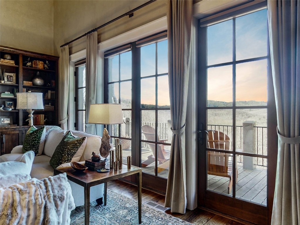 Glenville, North Carolina 28736, United States, 5 Bedrooms Bedrooms, ,6 BathroomsBathrooms,Residential,Active,151701