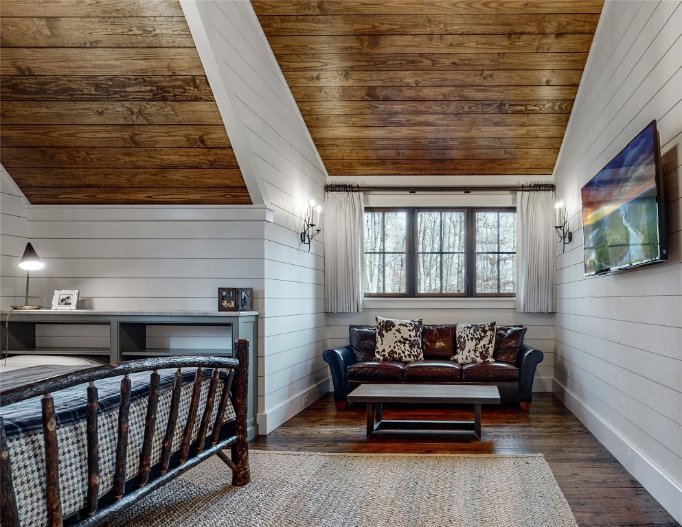 Glenville, North Carolina 28736, United States, 5 Bedrooms Bedrooms, ,6 BathroomsBathrooms,Residential,Active,151701