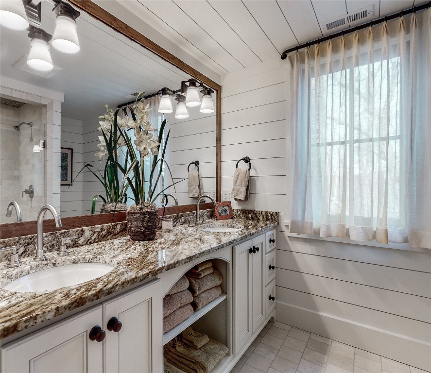 Glenville, North Carolina 28736, United States, 5 Bedrooms Bedrooms, ,6 BathroomsBathrooms,Residential,Active,151701