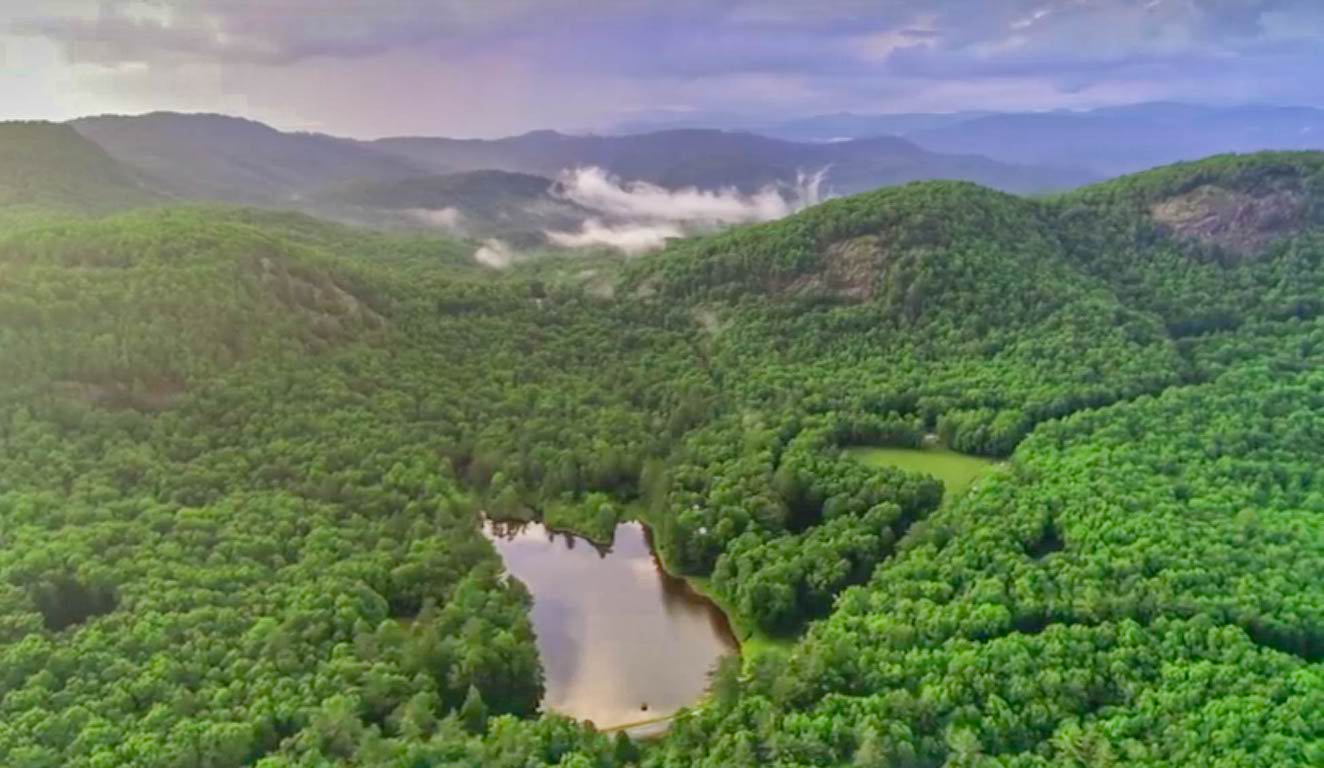 Glenville, North Carolina 28736, United States, 5 Bedrooms Bedrooms, ,6 BathroomsBathrooms,Residential,Active,151701