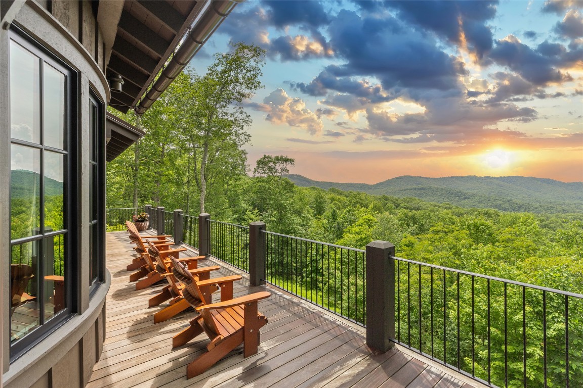 Glenville, North Carolina 28736, United States, 5 Bedrooms Bedrooms, ,6 BathroomsBathrooms,Residential,Active,151701