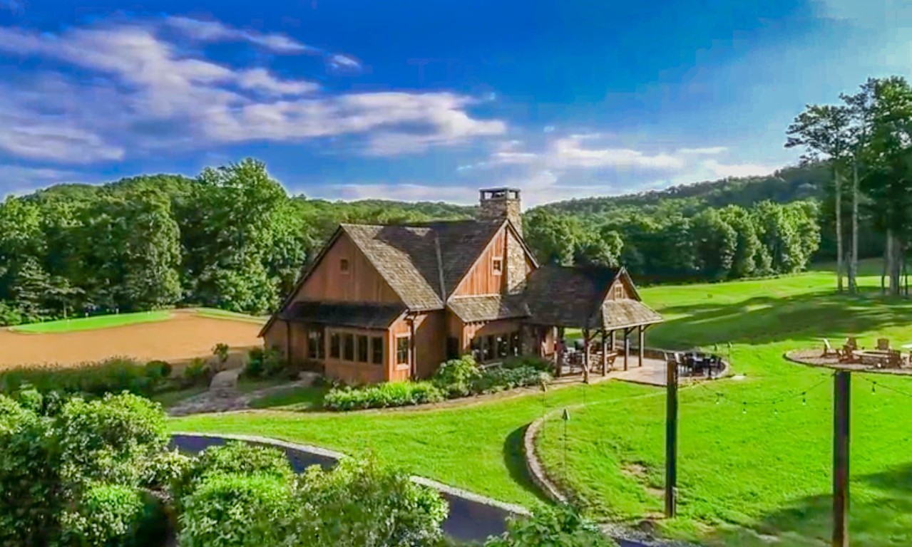 Glenville, North Carolina 28736, United States, 5 Bedrooms Bedrooms, ,6 BathroomsBathrooms,Residential,Active,151701