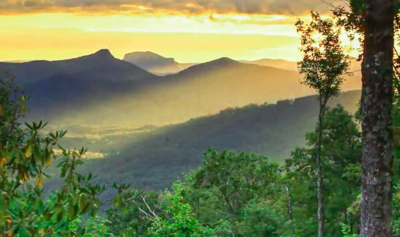 Glenville, North Carolina 28736, United States, 5 Bedrooms Bedrooms, ,6 BathroomsBathrooms,Residential,Active,151701