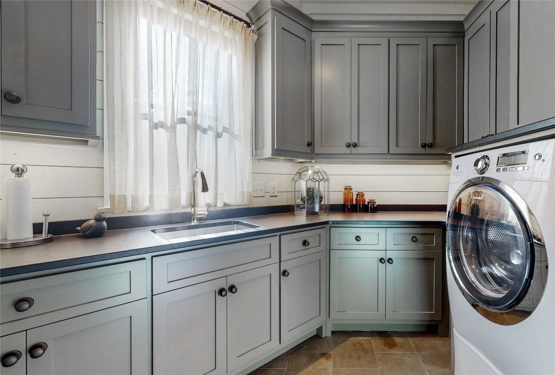 Glenville, North Carolina 28736, United States, 5 Bedrooms Bedrooms, ,6 BathroomsBathrooms,Residential,Active,151701