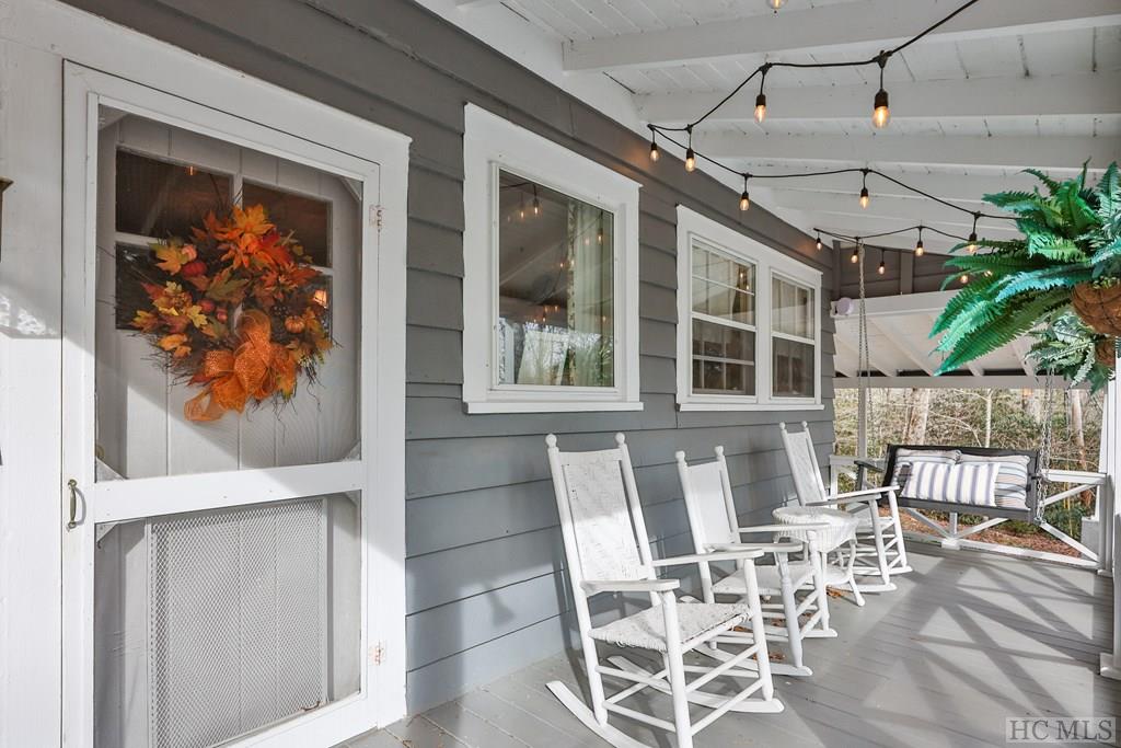 Highlands, North Carolina 28741, United States, 2 Bedrooms Bedrooms, ,2 BathroomsBathrooms,Residential,Active,237347