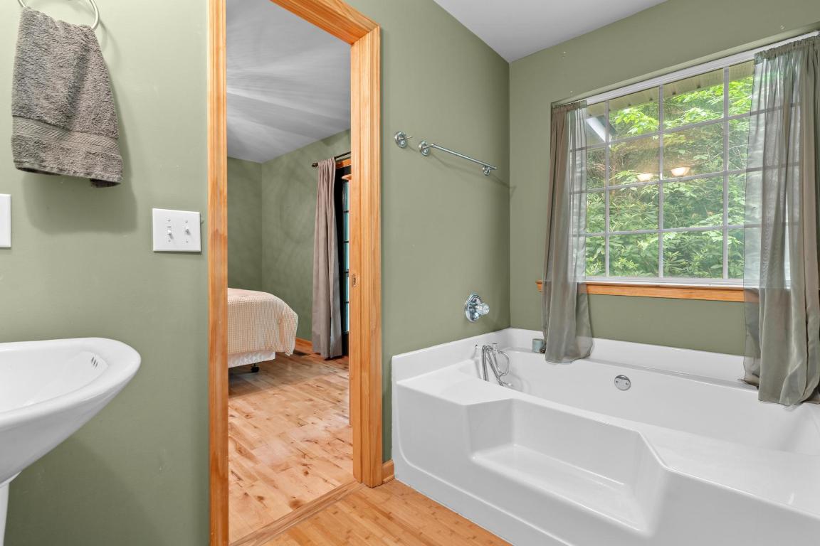 Highlands, North Carolina 28741, United States, 2 Bedrooms Bedrooms, ,2 BathroomsBathrooms,Residential,Active,145827