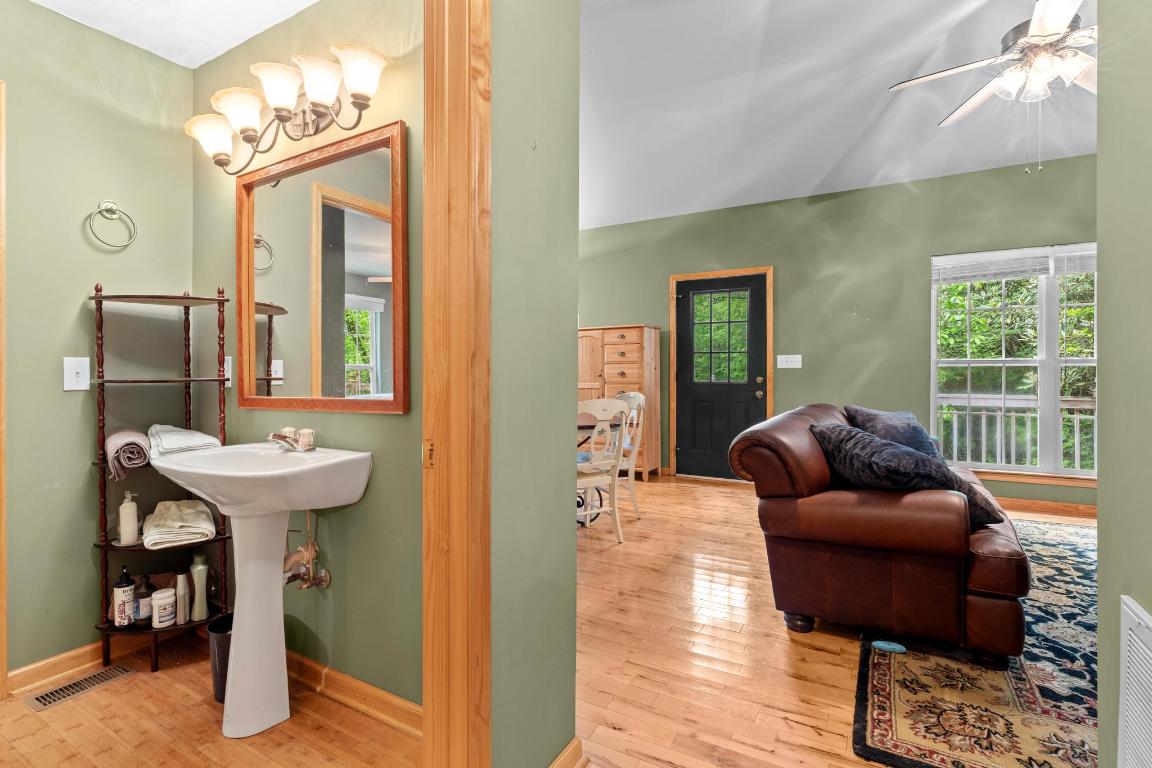 Highlands, North Carolina 28741, United States, 2 Bedrooms Bedrooms, ,2 BathroomsBathrooms,Residential,Active,145827