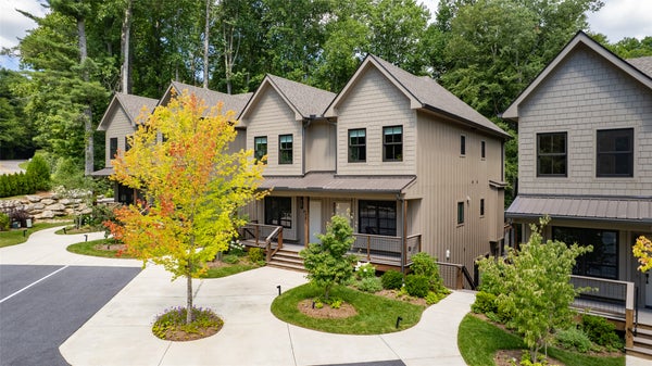 1081 HICKS RD, HIGHLANDS, NC 28741 - Image d6e1d30deb2d693f6b6d8438fc3eea4a/1937205363