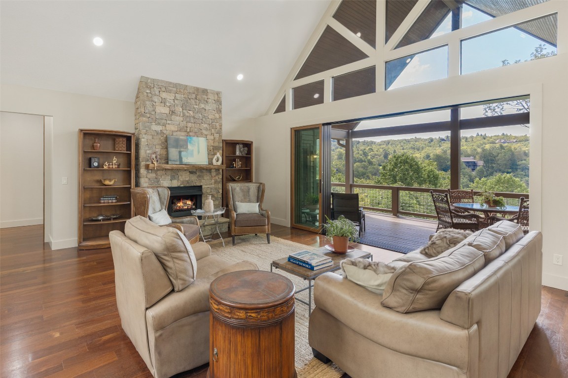 Highlands, North Carolina 28741, United States, 3 Bedrooms Bedrooms, ,5 BathroomsBathrooms,Residential,Active,196915