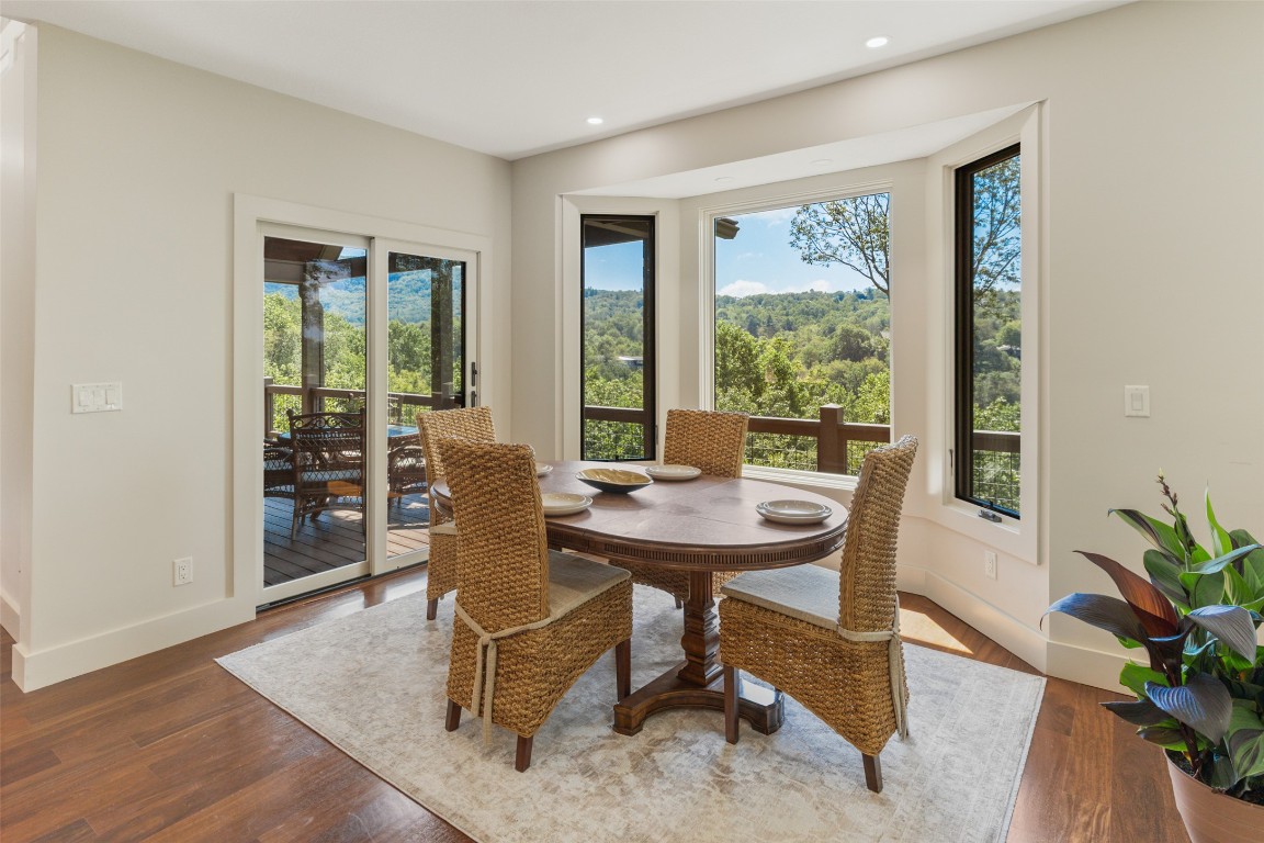 Highlands, North Carolina 28741, United States, 3 Bedrooms Bedrooms, ,5 BathroomsBathrooms,Residential,Active,196915