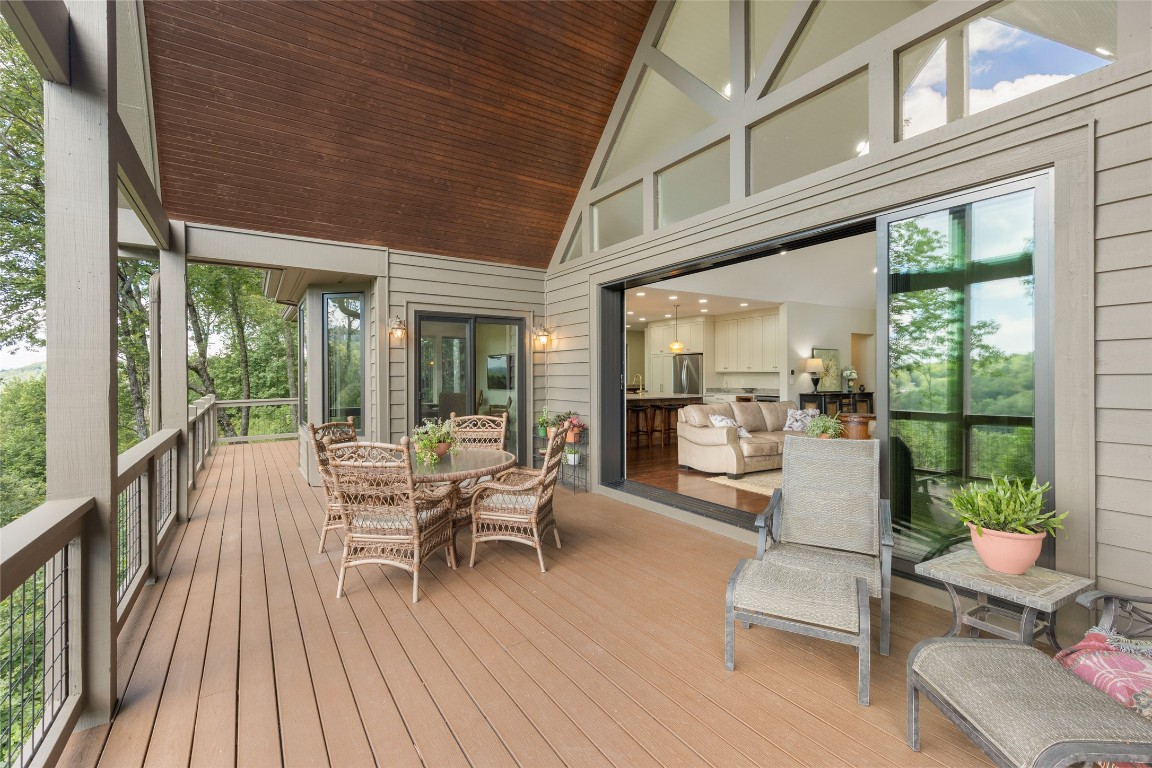 Highlands, North Carolina 28741, United States, 3 Bedrooms Bedrooms, ,5 BathroomsBathrooms,Residential,Active,196915