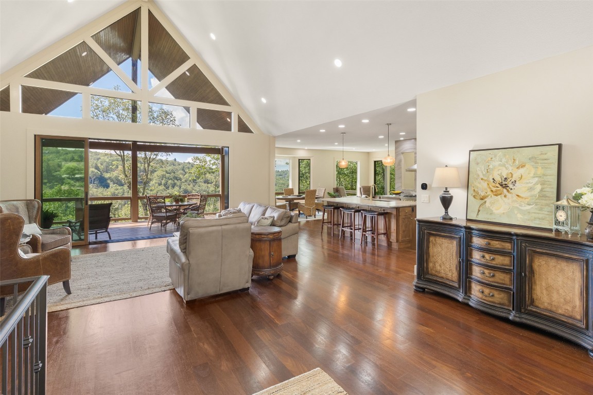 Highlands, North Carolina 28741, United States, 3 Bedrooms Bedrooms, ,5 BathroomsBathrooms,Residential,Active,196915