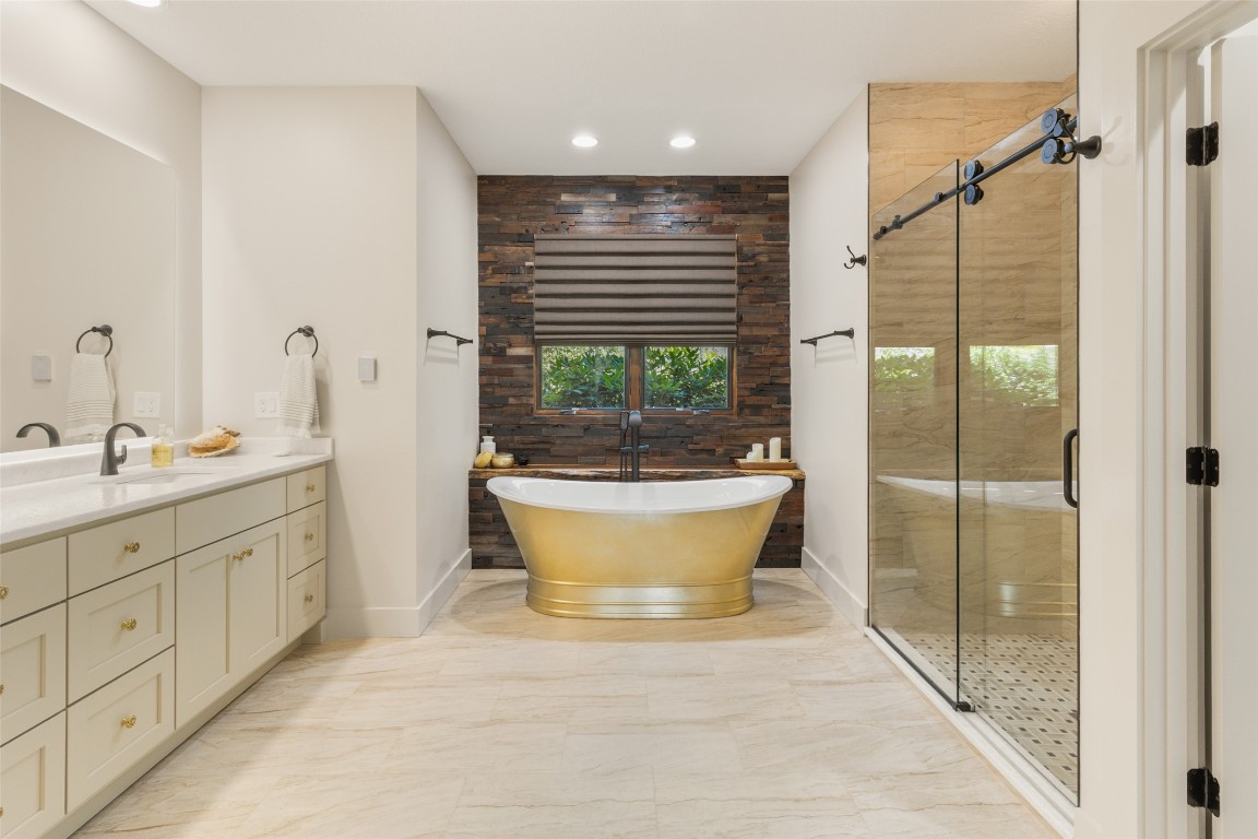 Highlands, North Carolina 28741, United States, 3 Bedrooms Bedrooms, ,5 BathroomsBathrooms,Residential,Active,196915