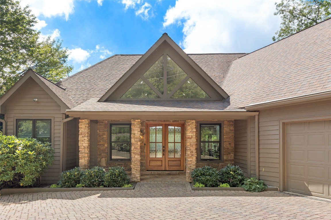 Highlands, North Carolina 28741, United States, 3 Bedrooms Bedrooms, ,5 BathroomsBathrooms,Residential,Active,196915