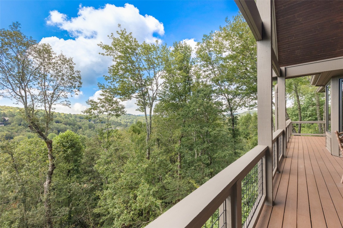 Highlands, North Carolina 28741, United States, 3 Bedrooms Bedrooms, ,5 BathroomsBathrooms,Residential,Active,196915