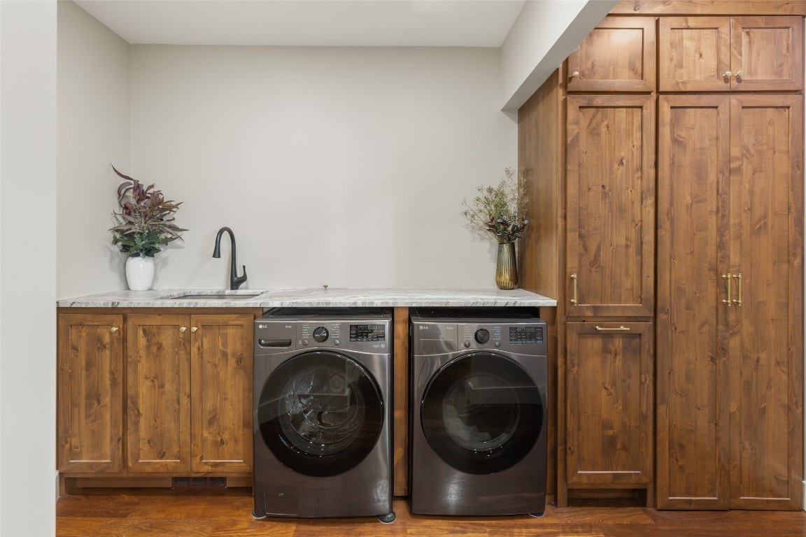 Highlands, North Carolina 28741, United States, 3 Bedrooms Bedrooms, ,5 BathroomsBathrooms,Residential,Active,196915