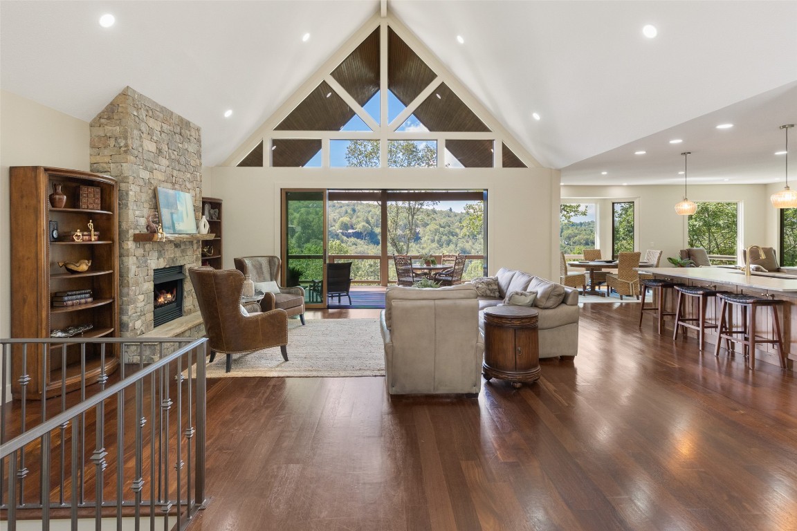 Highlands, North Carolina 28741, United States, 3 Bedrooms Bedrooms, ,5 BathroomsBathrooms,Residential,Active,196915