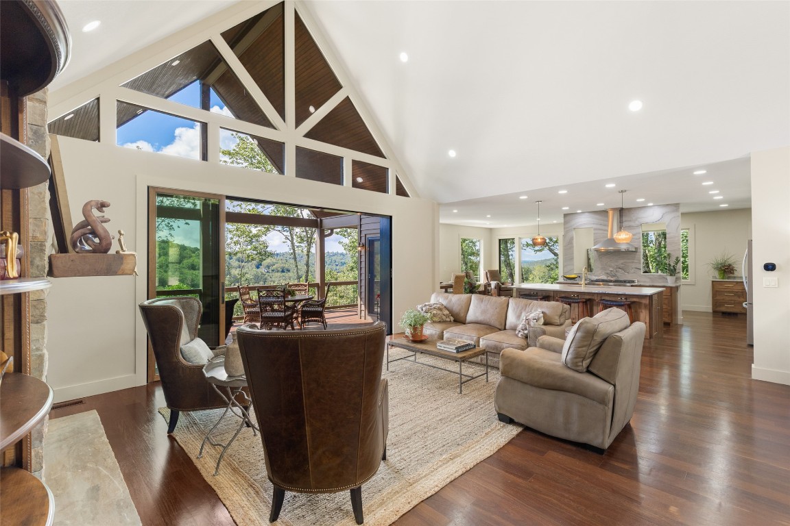 Highlands, North Carolina 28741, United States, 3 Bedrooms Bedrooms, ,5 BathroomsBathrooms,Residential,Active,196915