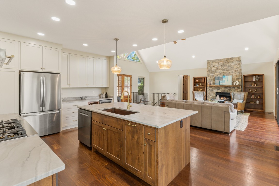 Highlands, North Carolina 28741, United States, 3 Bedrooms Bedrooms, ,5 BathroomsBathrooms,Residential,Active,196915