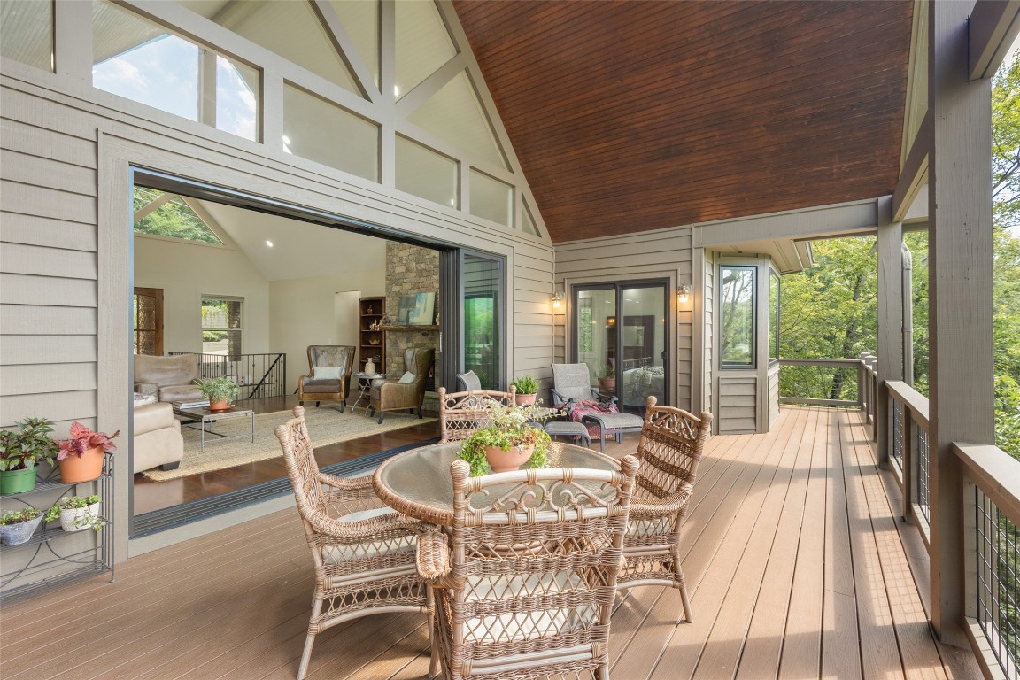 Highlands, North Carolina 28741, United States, 3 Bedrooms Bedrooms, ,5 BathroomsBathrooms,Residential,Active,196915