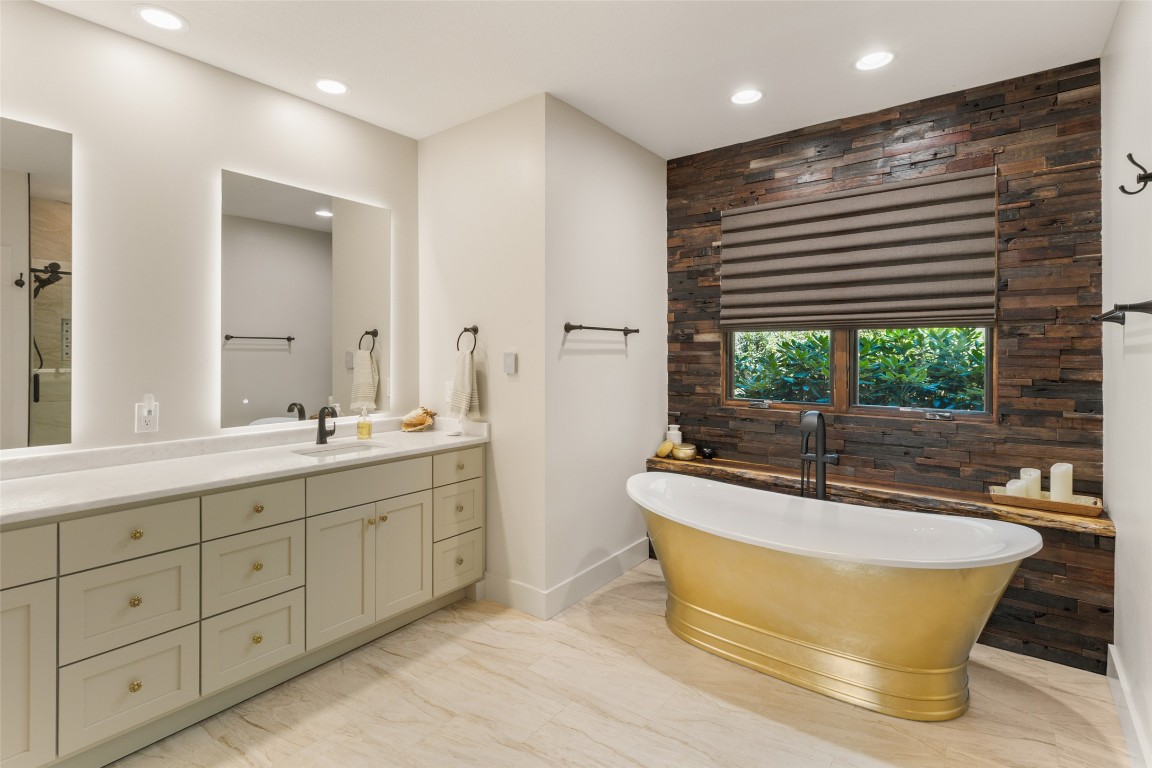 Highlands, North Carolina 28741, United States, 3 Bedrooms Bedrooms, ,5 BathroomsBathrooms,Residential,Active,196915