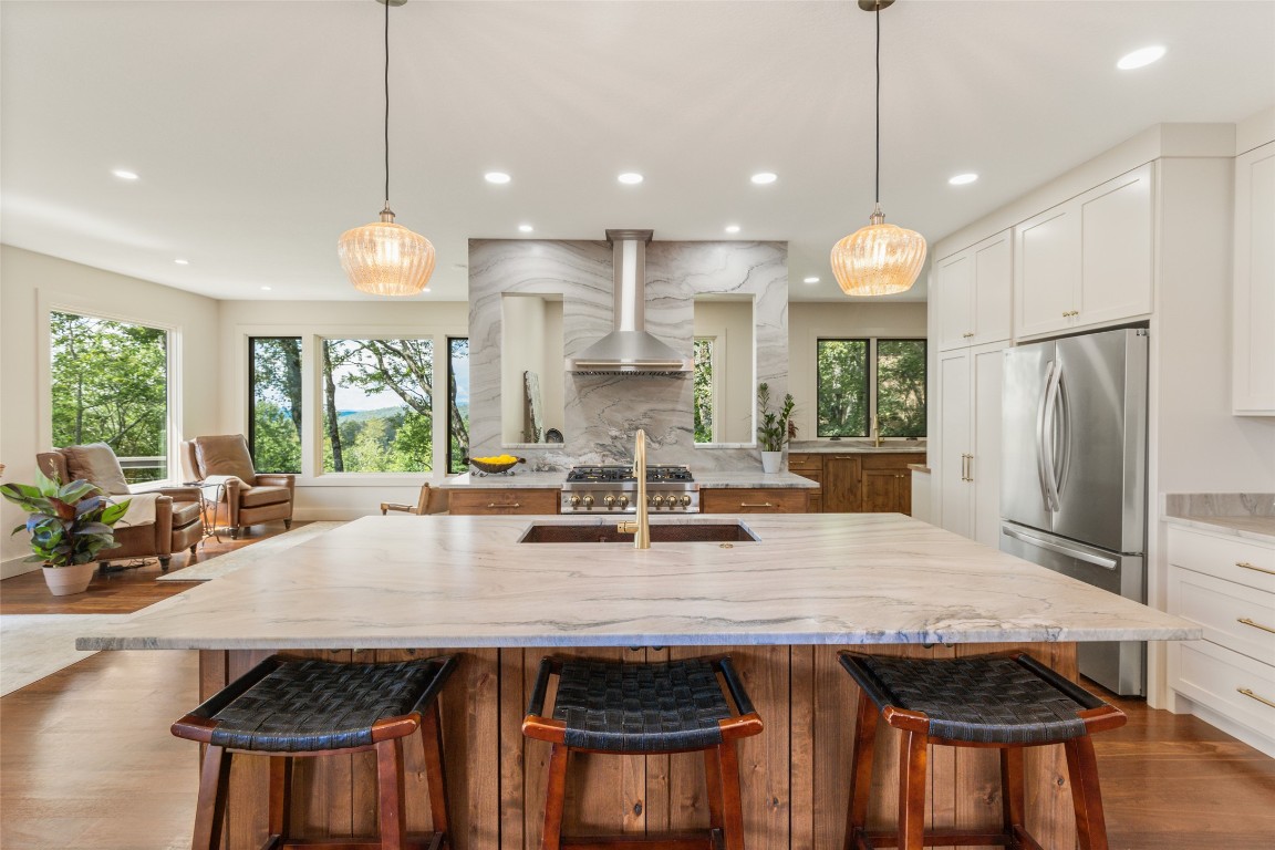 Highlands, North Carolina 28741, United States, 3 Bedrooms Bedrooms, ,5 BathroomsBathrooms,Residential,Active,196915