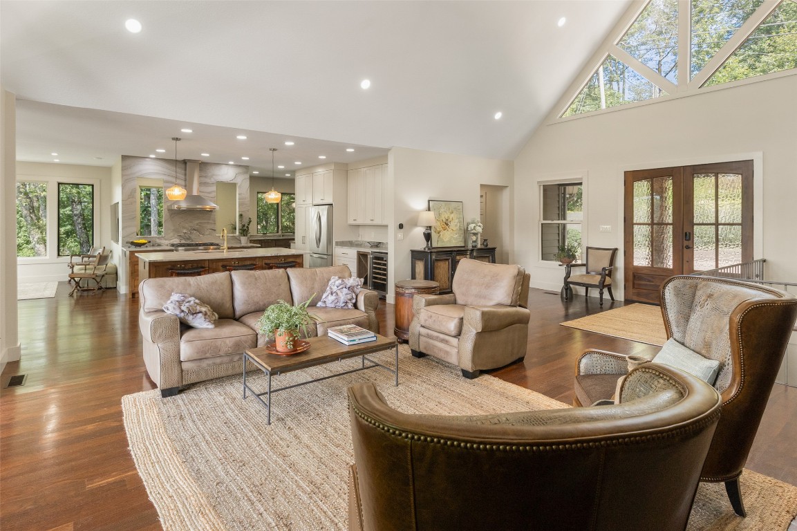 Highlands, North Carolina 28741, United States, 3 Bedrooms Bedrooms, ,5 BathroomsBathrooms,Residential,Active,196915