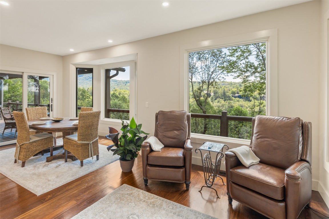 Highlands, North Carolina 28741, United States, 3 Bedrooms Bedrooms, ,5 BathroomsBathrooms,Residential,Active,196915