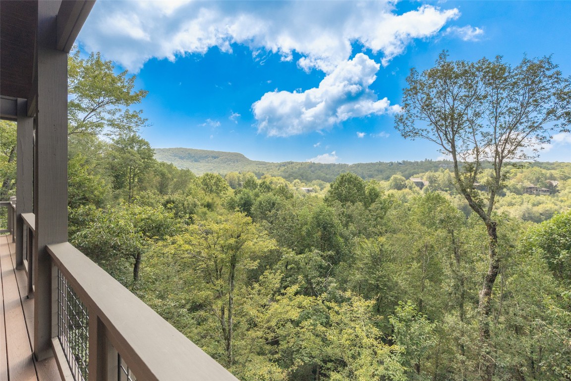 Highlands, North Carolina 28741, United States, 3 Bedrooms Bedrooms, ,5 BathroomsBathrooms,Residential,Active,196915