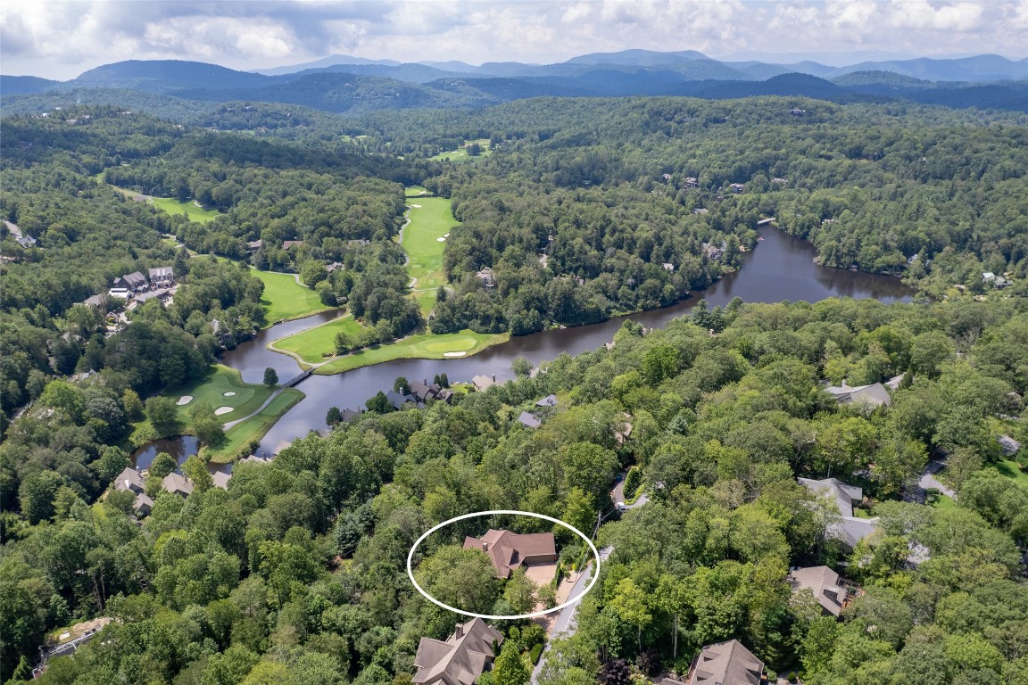 Highlands, North Carolina 28741, United States, 3 Bedrooms Bedrooms, ,5 BathroomsBathrooms,Residential,Active,196915