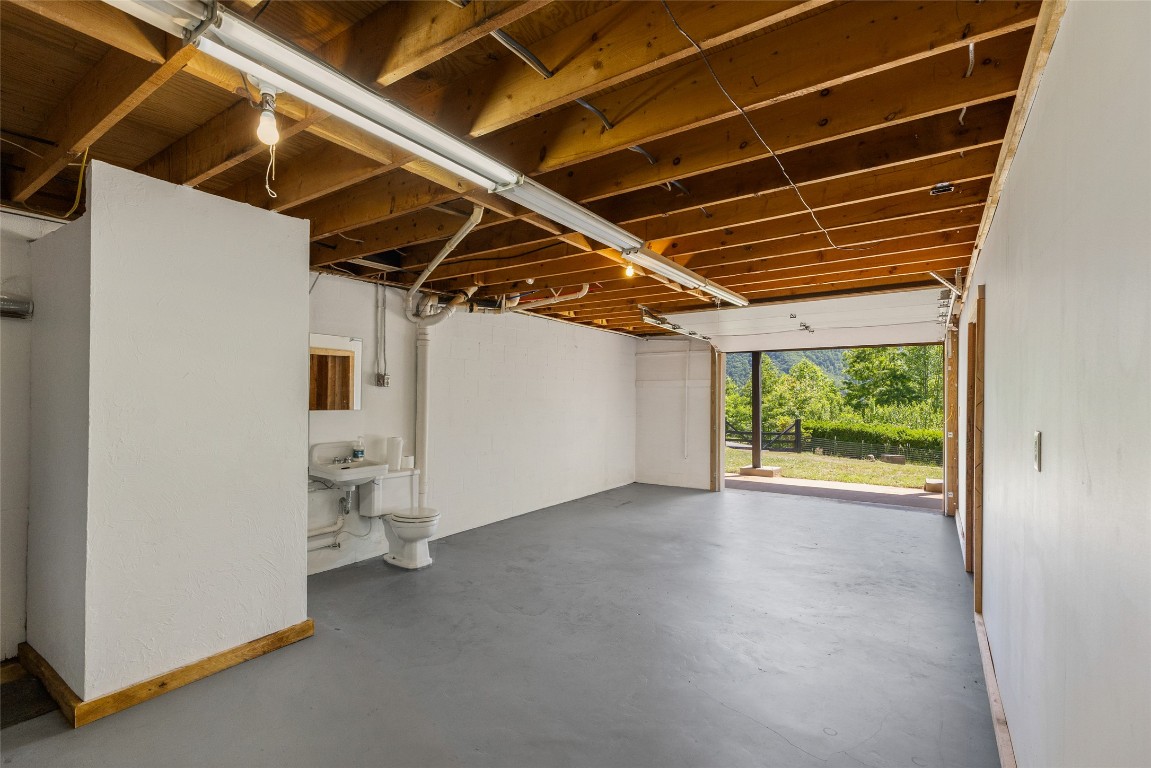 Franklin, North Carolina 28734, United States, 1 Bedroom Bedrooms, ,2 BathroomsBathrooms,Residential,Active,137892