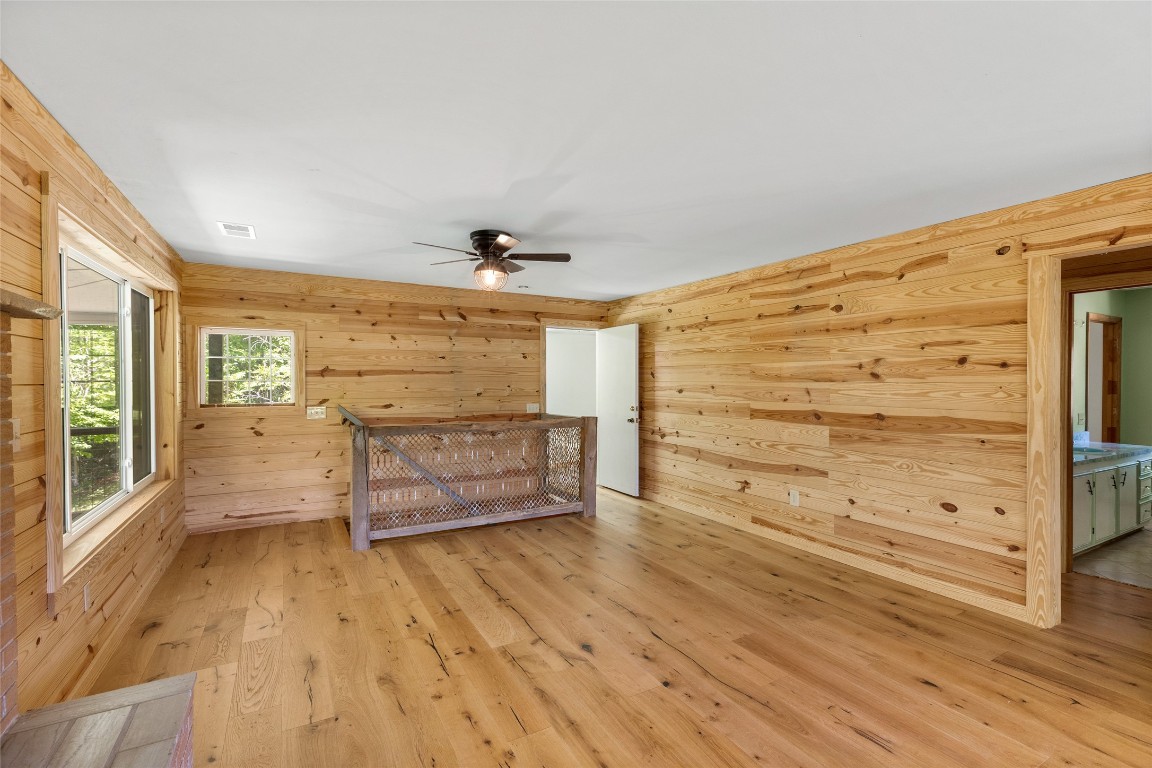 Franklin, North Carolina 28734, United States, 1 Bedroom Bedrooms, ,2 BathroomsBathrooms,Residential,Active,137892