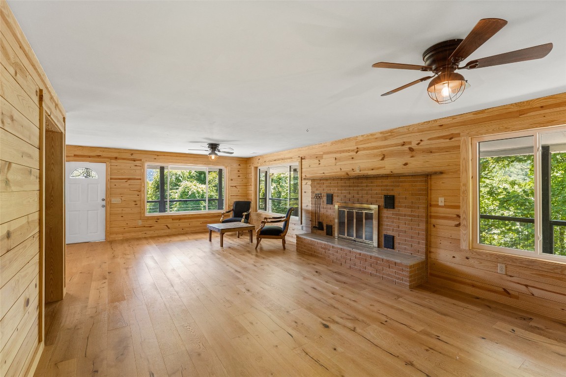 Franklin, North Carolina 28734, United States, 1 Bedroom Bedrooms, ,2 BathroomsBathrooms,Residential,Active,137892