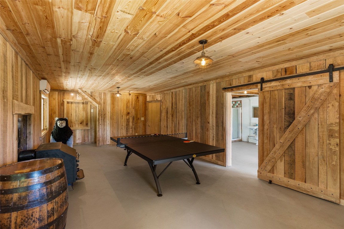 Franklin, North Carolina 28734, United States, 1 Bedroom Bedrooms, ,2 BathroomsBathrooms,Residential,Active,137892