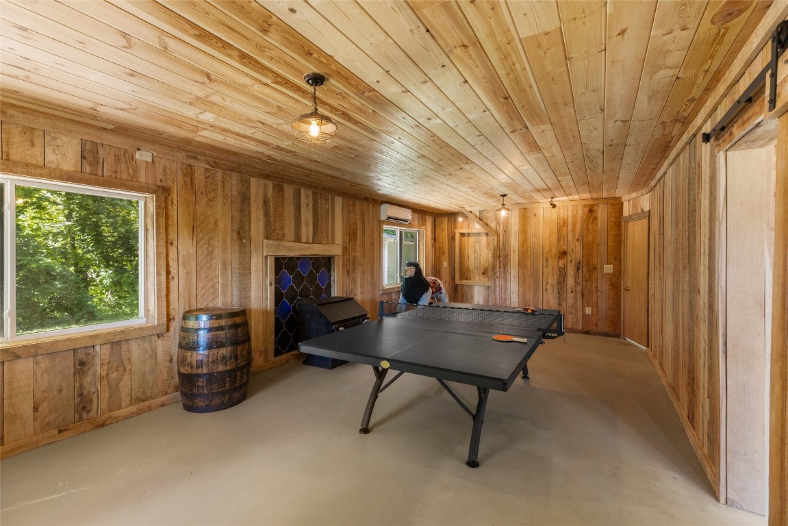 Franklin, North Carolina 28734, United States, 1 Bedroom Bedrooms, ,2 BathroomsBathrooms,Residential,Active,137892