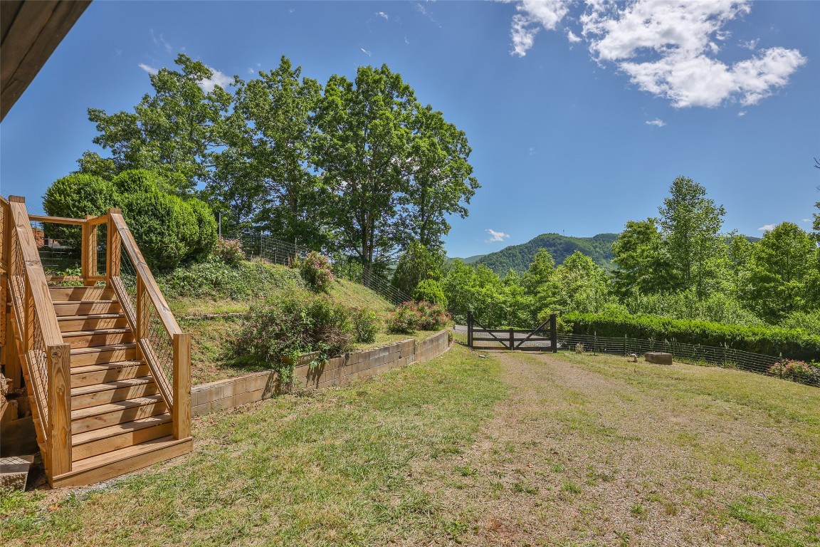 Franklin, North Carolina 28734, United States, 1 Bedroom Bedrooms, ,2 BathroomsBathrooms,Residential,Active,137892