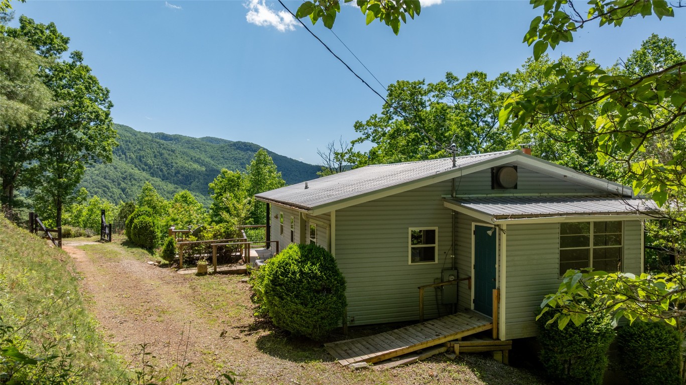 Franklin, North Carolina 28734, United States, 1 Bedroom Bedrooms, ,2 BathroomsBathrooms,Residential,Active,137892