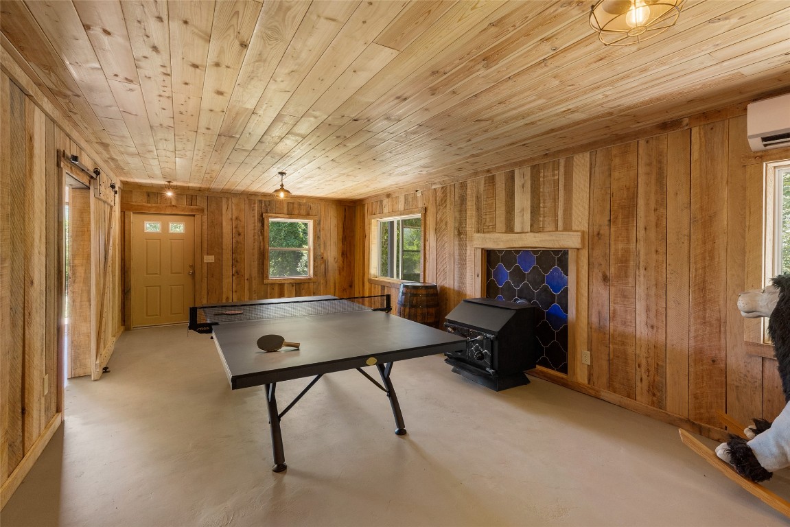 Franklin, North Carolina 28734, United States, 1 Bedroom Bedrooms, ,2 BathroomsBathrooms,Residential,Active,137892