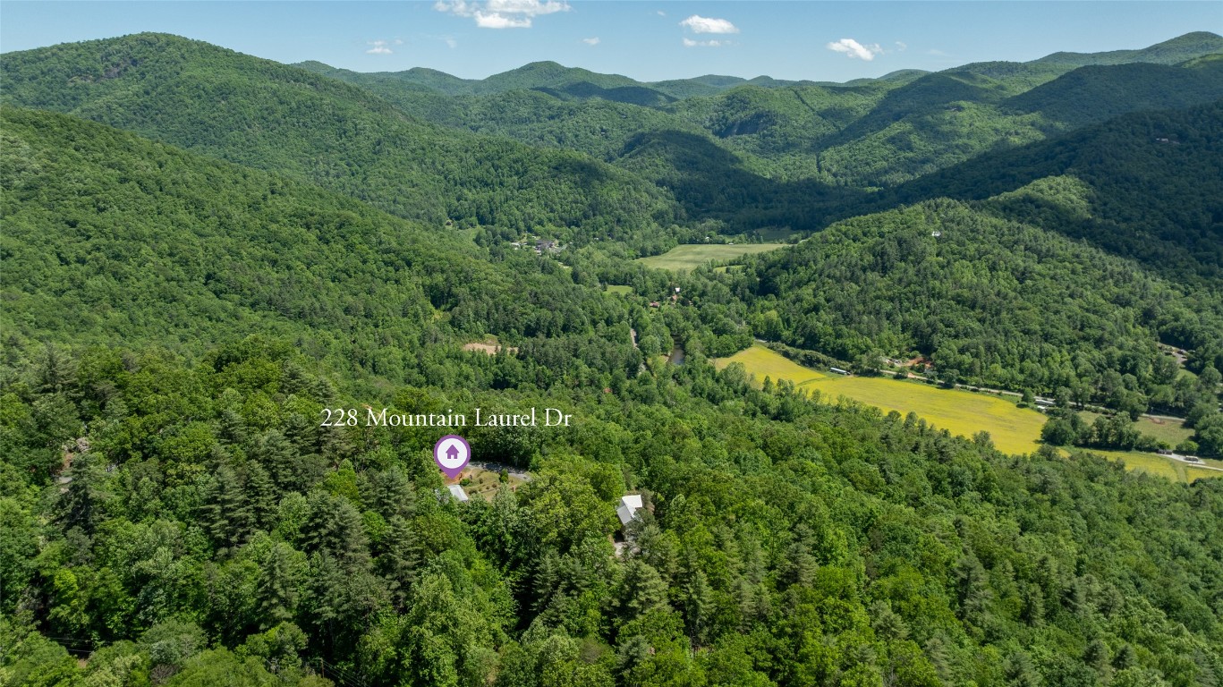 Franklin, North Carolina 28734, United States, 1 Bedroom Bedrooms, ,2 BathroomsBathrooms,Residential,Active,137892