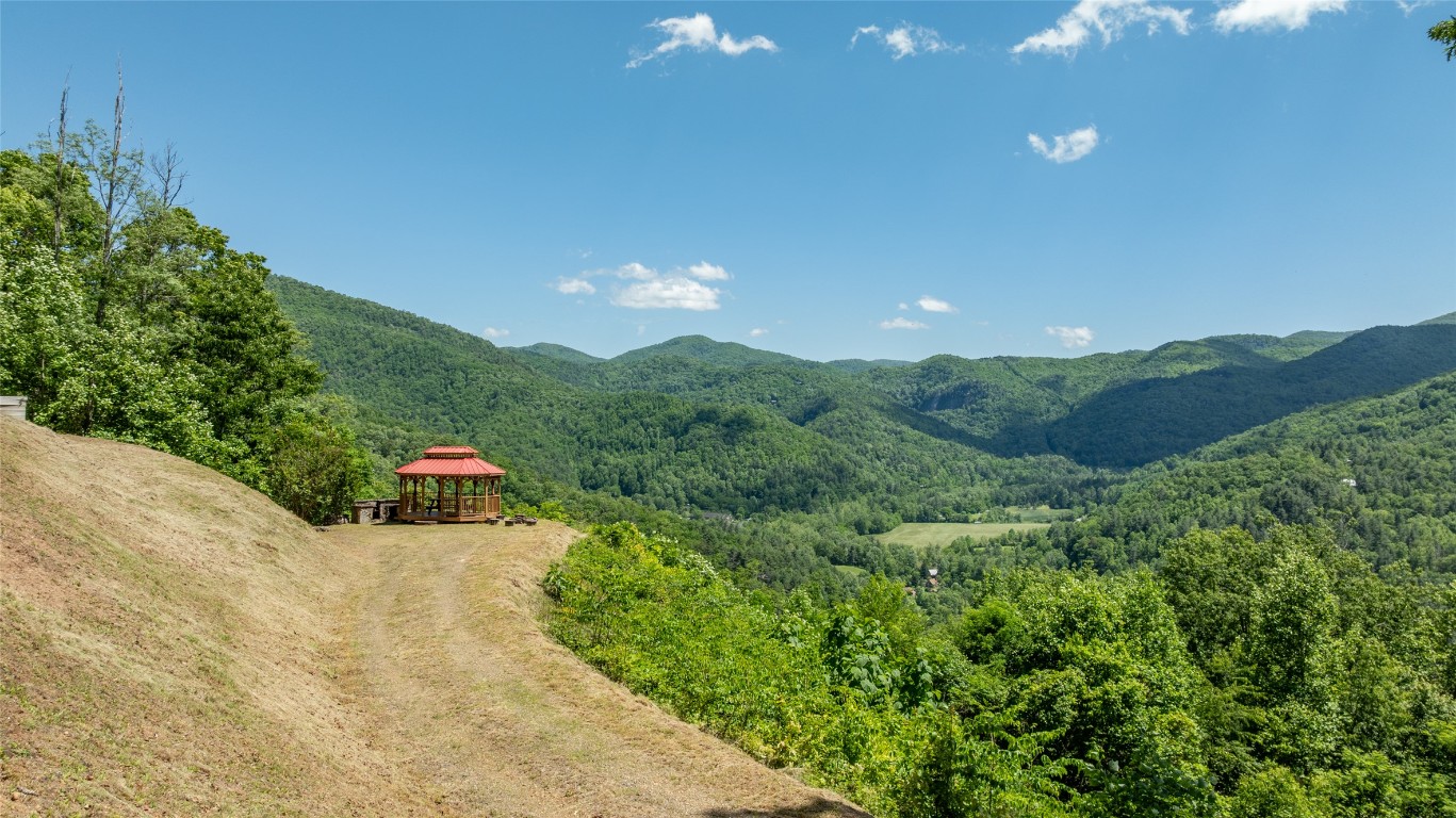 Franklin, North Carolina 28734, United States, 1 Bedroom Bedrooms, ,2 BathroomsBathrooms,Residential,Active,137892